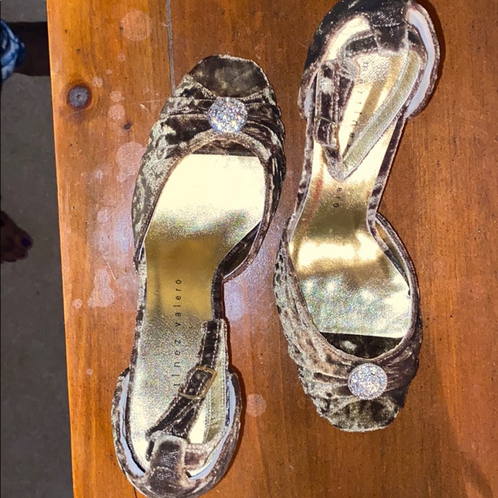 Vintage pumps olive velvet size 7